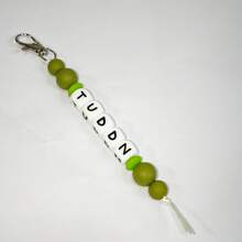 1 pieza Llavero personalizado de bola de silicona redonda, letras inglesas personalizadas, llavero con nombre, accesorios para bolsos, regalos para familiares y amigos, accesorios de vestir, elegante otoño, novio, novia, familia, amigos, baratijas - llavero de cuentas de madera - Ver 44