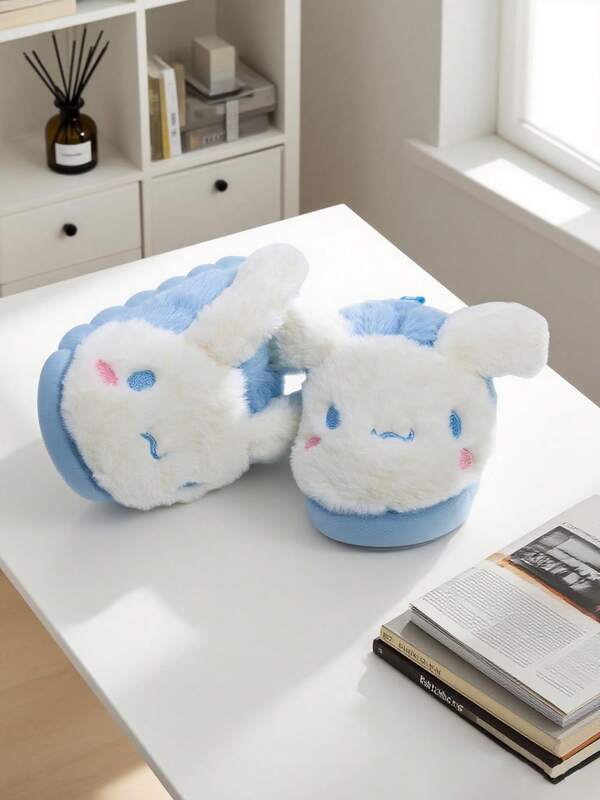 Sanrio Pantufas de pelúcia Sanrio KT com desenho de gato para meninas e mulheres, fofas, aconchegantes e com sola antiderrapante, pantufas peludas e quentinhas para ambientes internos, sapatos baixos para casa, pantufas de inverno | Brancas