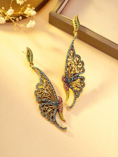 1 Pair Vintage Colorful Crystal Butterfly Drop Earrings, Hollow Out Artistic Earrings, Retro Luxury Rhinestone Butterfly Earrings, Artistic Colored Gemstone Butterfly Pendant Earrings, Retro Luxury Earrings - Suitable For Retro Themed Parties, Art Exhibitions, Summer Music Festivals, Fashion Parties, Luxury Dinners, Retro Weddings