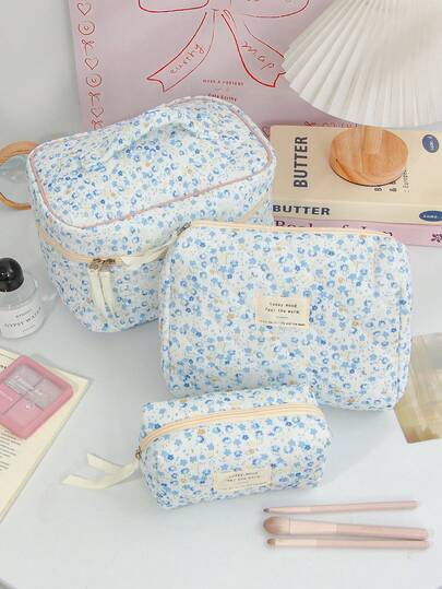 حقيبة مكياج مصنوعة من القطيفة بنمط زهري أزرق، حقيبة أدوات التجميل متعددة الوظائف ذات سعة كبيرة، حقيبة سفر للمستحضرات التجميلية محمولة مع مقبض، حقيبة مكياج منزلية مبطنة رغوية، حقيبة أدوات التجميل للرحلات القصيرة للمدرسة، حقيبة عملية لأحمر الشفاه بطبعة زهرية عصرية