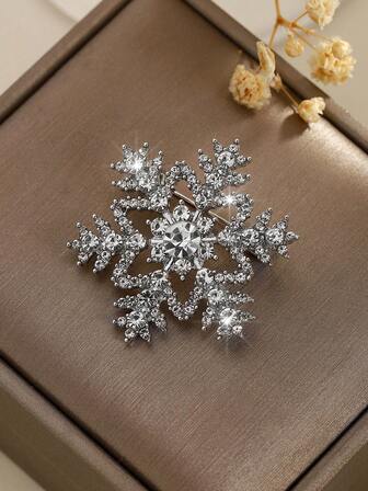 1pc Fashionable European & American Hollow Rhinestone Snowflake Brooch Pin, Luxury Unisex Accessory