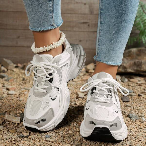 Women's White Casual Sneakers, 2025 Spring Summer Autumn New Outdoor Thick-Sole Fashionable Versatile Vacation Style Student Outdoor Hiking Non-Slip Skateboard Flat Shoes. Please Order One Size Up Based On Your Foot Length.