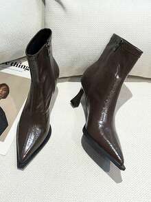 2025 High Heel spitz zulaufende Braune Veloursleder Slim Ankle Boots, Damenschuhe 2025 Neue Herbst/Winter Saison Französischer Stil Fleece Stiefeletten, Elegant