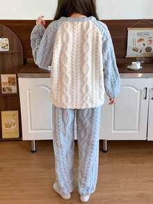 两件套女士珊瑚绒蓬松睡衣套装，长袖上衣和裤子，加厚保暖，蓝色兔子刺绣带口袋，甜美休闲的秋冬睡衣，舒适保暖