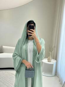 优雅绿色女士连衣裙，开襟羊毛衫套装，蕾丝边饰，配雪纺围巾 - 轻盈、端庄、透气，适合春夏穿着