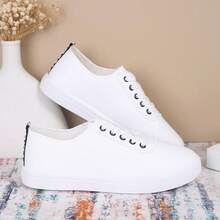 Weiße Sneaker! Minimalistische Schnürschuhe für den Alltag, frischer Look, unverzichtbar für täglichen Gebrauch und Pendeln, bequem und sauber aussehend