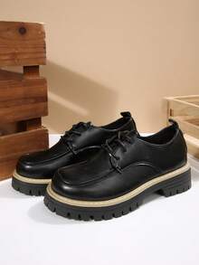 Mocassini con suola spessa da donna taglie forti, nuovi stile college primavera 2025, scarpe casual con lacci e punta tonda, in pelle