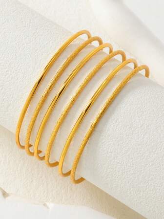 Juego de 6 pulseras chapadas en oro - 3 con acabado pulido y 3 con acabado cepillado, joyería apilable con textura mixta de espejo y mate para mujeres