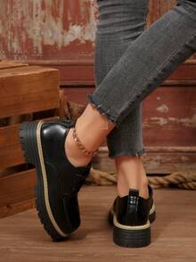 Mocassini con suola spessa da donna taglie forti, nuovi stile college primavera 2025, scarpe casual con lacci e punta tonda, in pelle