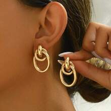 2 piezas Conjunto de collar colgante circular dorado de lujo y aretes, collar gargantilla de diseño minimalista, conjunto de joyas metálicas geométricas versátiles de círculo para mujeres