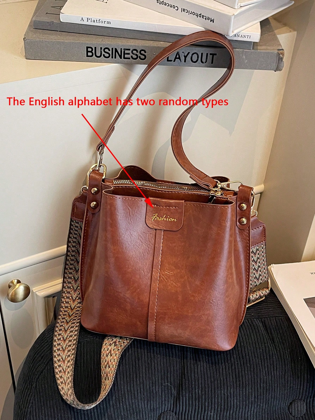 حقيبة دلو صغيرة من جلد البولي يوريثان ذات لون أحاد...