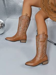 Eleganta slip-on-stövlar, broderade westernstövlar i vitt och kaffebrunt, westernstövlar med hög klack, eleganta broderade cowboystövlar, slip-on platta stövlar till halva vaden för tjejer, höst/vinter - Brun - Visa 2