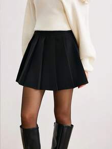 Keke Bloomly New Elegant Slim-Fit Mini Pleated Skirt, Featuring Fashionable, Minimalist, Vintage Design, Versatile For Daily Wear, Casual Outings, School Activities, Back-To-School Season, And Women's Valentine's Day - Black - View 3