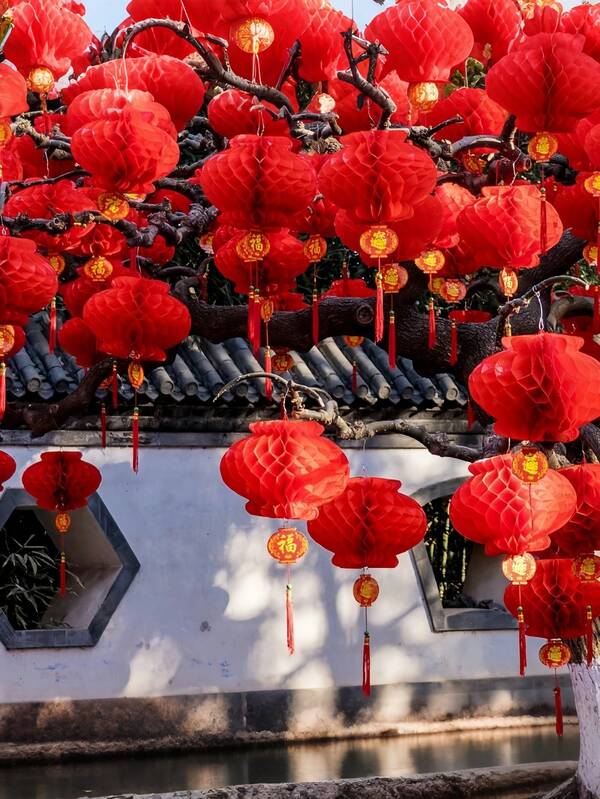 2026 Red Paper Lanterns, Chinese New Year Hanging Ornament, Year Of The Horse Red Lanterns , Spring Red Honeycomb Paper Lanterns, ChineseFestival Ceiling Hanging Party Supplies Decor, For New Year Indoor And Outdoor Decorations, New Year Festive Decorations, New Year Party Decorations Christmas Decorations Home Christmas Gifts Christmas Decor