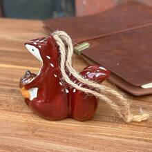 1pc Resin Crafted Squirrel Figurine Desk Decor, Indoor Art Ornament, Christmas Home Decor