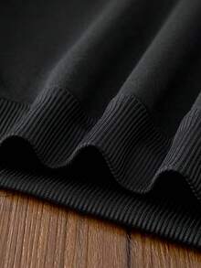 Young Boy Christmas Tree & Gift Print Thermal Lined Crew Neck Long Sleeve Sweatshirt, Casual Winter Wear