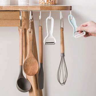 1个装咖啡杯收纳架，带挂钩，承重力强，大容量，可挂在橱柜下方，也可作为壁挂式厨房收纳架、厨房置物架、玻璃器皿收纳架使用，适用于橱柜、厨具、锅铲等，是厨房必备的带挂钩收纳架。