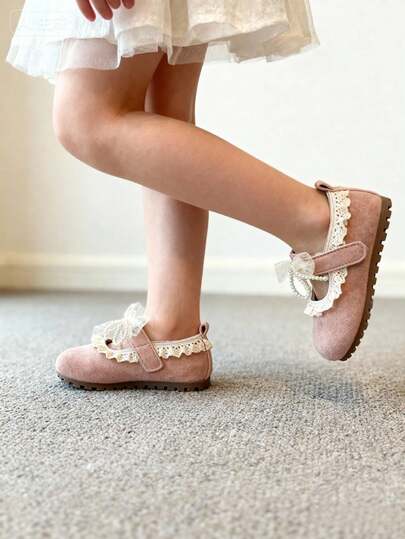 2025 bestsellerów, szerokie buty dla dziewcząt, oferta specjalna ograniczona czasowo, idealny prezent świąteczny (Boże Narodzenie/Nowy Rok), śliczne płaskie buty w stylu koreańskim w stylu księżniczki, odpowiednie dla dziewczynek w wieku 3-12 lat, wysokiej jakości materiał, koronka i zdobienia z pereł, wygodny design, antypoślizgowa, miękka podeszwa, ulubione przez dzieci, mądry wybór mamy, odpowiednie do noszenia w pomieszczeniach i na zewnątrz. #Szerokie buty dla dzieci #Prezent świąteczny dla dziewcząt #Buty dla dziewcząt, oferta specjalna ograniczona czasowo #Urocze buty antypoślizgowe