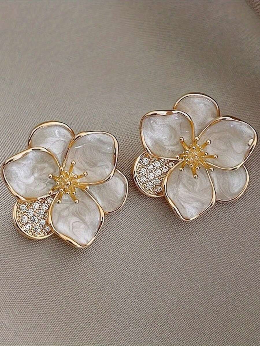 1 Pair Elegant Fashionable Rhinestone Flower Stud Earrings - Yellow Gold - View 1