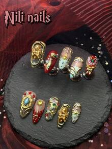 10 pezzi Set di unghie fatte a mano, con unghie a mandorla rosse e effetto occhio di gatto con french tip, texture punk rock 3D decorativa per primavera ed estate, con luna, stelle e linee metalliche asimmetriche, adatte per l'uso quotidiano e per attirare l'attenzione, ideali per Capodanno, feste ed eventi. Comprende 1 mini lima per unghie e 1 etichetta adesiva doppia faccia