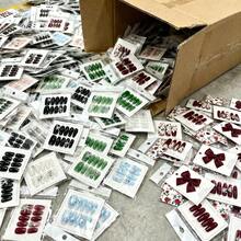 (Surprise Lucky Bag, Random Delivery)Christmas Halloween24Pcs/Set Medium Square Fake Nails - Featuring Brown French White Ombre Heart Pattern Design, Versatile Styles, Fashionable Nail Art, Vibrant Nail Patterns | Stamped Patterns | Elaborate Birthday Gift Nail Patterns, Nail Accessories Make Your Fingertips Shine Brilliantly, Suitable For Parties, Dancing And Daily Wear, Removable And Reusable Press On Nails Nail Supplies Nails