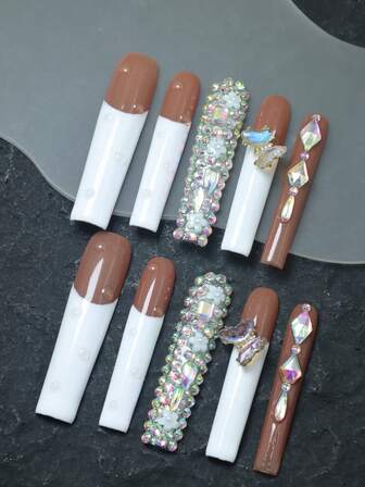 CrystalHola 10 st handgjorda press-on naglar, fransk manikyr, extra långa balettdansösnaglar, vita naglar dekorerade med strass och 3D-fjärilar, minimalistiska och eleganta, perfekta för höst/vinter, lämpliga för fester och bröllop, en idealisk present till tjejer och kvinnor, även lämpliga för Halloween och nyår