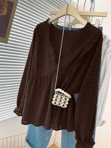 大码女式春季时尚休闲纯色提花荷叶边V领泡泡袖收腰上衣，适合约会、外出、婚礼、春季穿着、斋月等场合。 - 棕色 - 查看 4