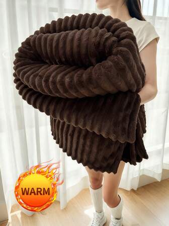 1pc Solid Color Blanket, Lightweight & Breathable, Comfortable & Warm, Non-Shedding, Easy Care, Soft & Fluffy, Minimalist Style Home Textile, Multi-Purpose Blanket Suitable For Sofa, Bedroom, Living Room, Can Also Be Used As Decorative Blanket For Bed, Sofa, Suitable For All Seasons, Machine Washable, Also Can Be Used As Room Decor.