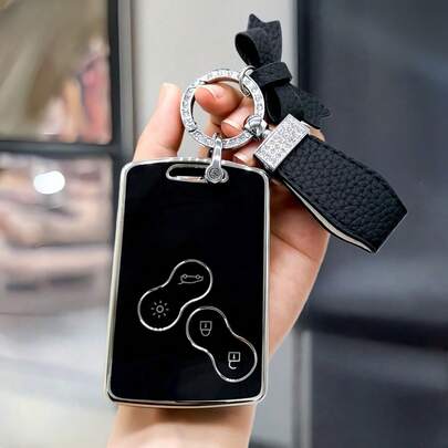 1 قطعة غطاء حافظة مفتاح سيارة من البولي يوريثان رباعي الأزرار، متوفر باللون الأسود والأبيض والبنفسجي، مناسب لطرازات رينو دوستر وكابتشر وكليو ولوجان وميجان 1 و2 و3 وكوليوس وسينيك ونيما وفلوانس وزوي، لا يمكن وضعه مباشرة في المشعل