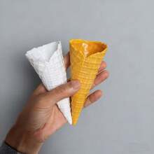 2 paquets / 5 paquets de cônes de crème glacée simulés blanc, noir et rouge croustillants. Modèles de cônes croustillants, jouets alimentaires de crème glacée réalistes. Accessoires de photographie, décor de scène, utilisés pour s'entraîner à faire de la crème glacée - Cône croustillant - Voir 8