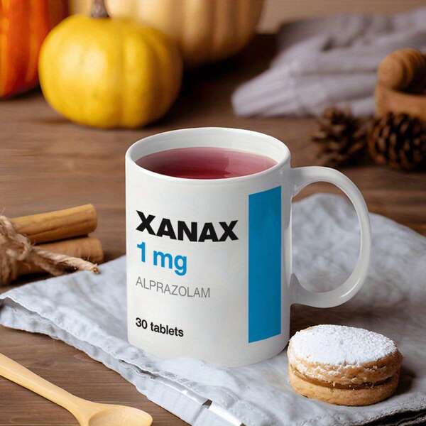 Tazza da caffè divertente ispirata alla bottiglia di pillole di Xanax - "XANAX 1 Mg ALPRAZOLAM 30 Compresse" Tazza da caffè originale, regalo scherzoso per adulti, ottimo per iniziare conversazioni, perfetta per alleviare lo stress e uso quotidiano
