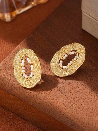 1 对女士时尚珠宝，复古简约不对称椭圆形空心耳钉，带有小珍珠装饰，经典女士配饰，时尚单品，送给爱人的礼物，生日、节日、纪念品、日常佩戴，天鹅绒袋包装