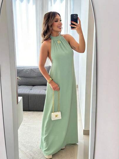 Vestido longo elegante com amarração no pescoço e costas abertas