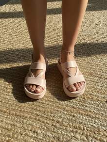 Sandalias plataforma mujer 2025, sandalias planas correa PVC, sandalias chunky ranil, sandalias dos tiras, sandalias piso verano, zapato casual playa, sandalia plana plataforma, sandalia ligera ranil, sandalia urbana boho. - Rosa Pálido - Ver 2