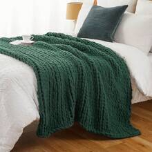 Battilo Beige Chunky Knit Throw Blanket, Soft And Thick Chenille Throw Blanket, 50x60 Handmade Knit Crochet Blanket, Cozy Knot Knitted Throw Blankets Couch Home Decor, Taupe - Christmas Green - 查看 9