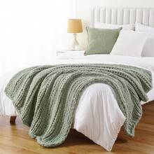 Battilo Beige Chunky Knit Throw Blanket, Soft And Thick Chenille Throw Blanket, 50x60 Handmade Knit Crochet Blanket, Cozy Knot Knitted Throw Blankets Couch Home Decor, Taupe - 綠色 - 查看 7