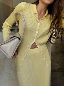 罗纹针织领扣开衫和荷叶边下摆长裙套装，淡黄色纹理面料，休闲优雅办公室秋冬女装/外出套装/女装套装/冬季套装/舒适套装/女装套装 - 黃色 - 查看 3
