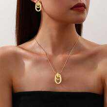 2 piezas Conjunto de collar colgante circular dorado de lujo y aretes, collar gargantilla de diseño minimalista, conjunto de joyas metálicas geométricas versátiles de círculo para mujeres