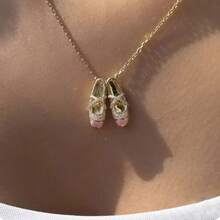 1pc Pink Rhinestone Ballet Shoes Pendant Necklace, Cute Gold Tone Ballerina Shoe Charm, Dainty Collarbone Necklace For Women, Perfect Gift For Dance Lovers - 芭蕾鞋 - 查看 5
