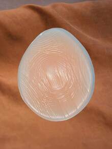 1 قطعة إدراج صدر صناعي من السيليكون بشكل قطرة الماء، خفيف الوزن للاستخدام بعد استئصال ، مناسب للملابس ذات الفتحة السفلية، مريح وقابل للتنفس، حافة ناعمة وخالي من الحواف، شكل ثدي واقعي