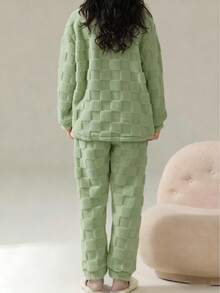 可爱刺绣小熊图案舒适羊毛法兰绒加厚保暖睡衣套装，女士涤纶睡衣上衣和裤子，适合新年穿着，长袖圆领家居服两件套，蓬松舒适的冬季服装