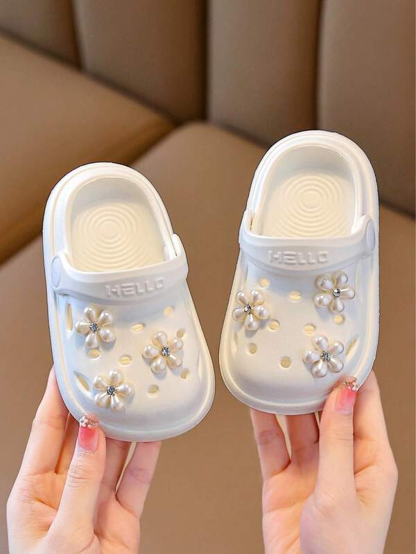 HAHABOBO Nuevas y populares sandalias y pantuflas para niños en Halloween - Zapatos de verano y otoño para niñas, con patrones de flores plateadas en 3D, elegantes, lindos y con estilo. Hechos de material EVA, cómodos, ligeros, suaves y con suela plana. Adecuados para ducha, uso en el hogar, caminatas al aire libre, viajes, transporte, escuela, playa, zapatos de agua y zapatos escolares. Perfectos para todas las estaciones.