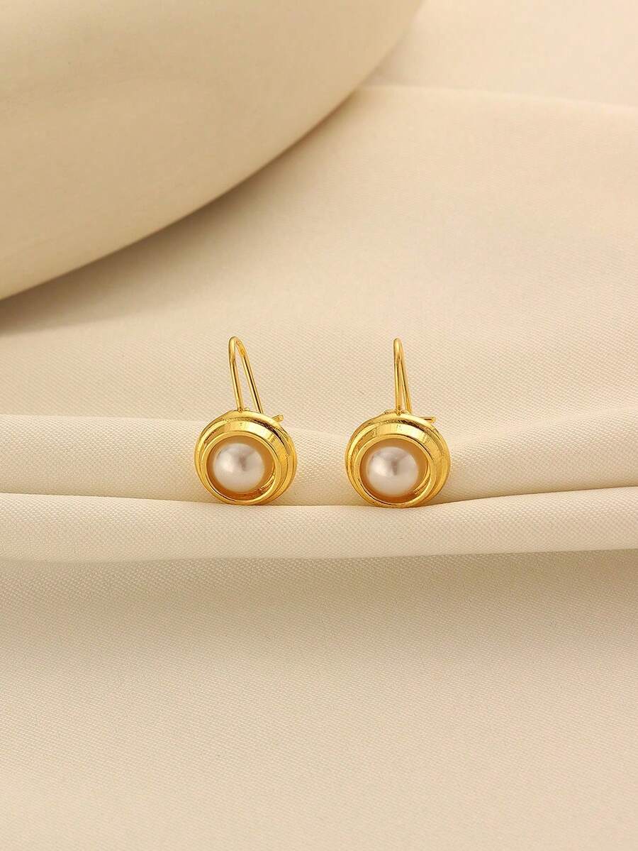 1 par de pendientes de perlas falsas chapados en oro de aleación de cobre elegantes, adecuados para el uso diario de las mujeres y como regalo para fiestas