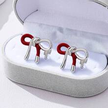 1 par de pendientes de mariposa elegantes de contraste plateado y rojo