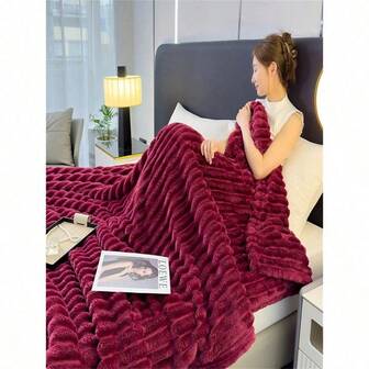 1pc Soft & Warm Milk Velvet Blanket - Halloween Modern Style, Machine Washable, Ribbed Texture, Suitable For All Seasons, Great For Bed, Sofa, Camping - Christmas Gift, Mother's Day Gift, Camping Essential, Modern Style Polyester Blanket, Room Bedroom Decor Sofa Cover Bedspread