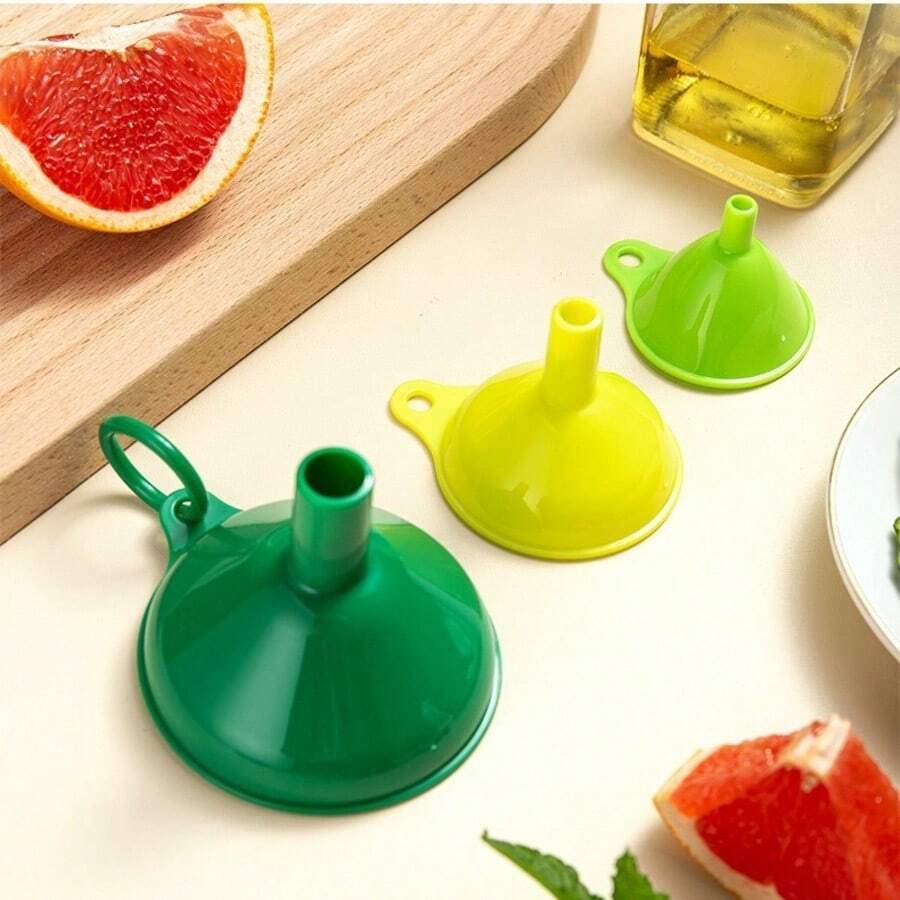 3 Pieces Set Of Multifunctional Silicone Kitchen Funnels For Cooking And Baking Cans, Easy To Fill With Oil, Syrup, Juice, Reusable, Sturdy, Easy To Clean, Heart-Folding Funnel Set, Funnel Divider, Creative Plastic Set, Small And Large, Large-Caliber Oil And Wine Funnel, Kitchen Tool Funnel 3 Pieces Set