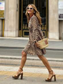 Vestido casual con estampado de leopardo, mangas farol y cuello en V - Marrón - Ver 4