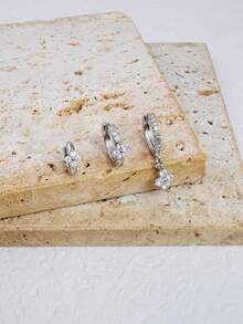 3 piezas Conjunto de pendientes de aro con flor de CZ diminuta apilables para mujeres, pendientes de aro pequeños y delicados para múltiples perforaciones, pendientes de flor de circonita preciosa abrazadera, color plateado, ligeros e hipoalergénicos para cartílago, lóbulo, hélice, joyería para mujeres y niñas