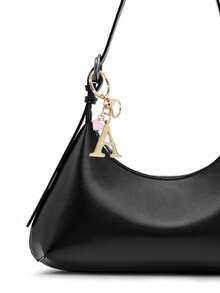 Porte-clés élégant et avancé en lettres dorées avec perles, pendentif tridimensionnel de lettres de A à Z, chaîne de perles élégante (amovible selon les préférences personnelles). Porte-clés en alliage de style, charm pour sac à dos, support de clé de voiture. Accessoires parfaits pour un usage quotidien des femmes, cadeau de couple idéal, porte-clés classique et simple, décoration, accessoire de sac, convient pour offrir à des amis, à la famille, aux couples, aux petites amies, cadeaux importants, souvenirs de vacances