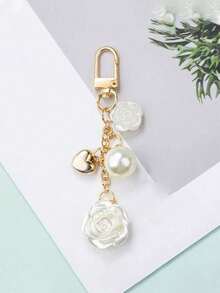 Eleganter 1 Stück großer Perlen & Blumen & Herz geformter Schlüsselanhänger mit goldfarbener Verschlussöse, Autoaccessoire als Geschenk für Frauen